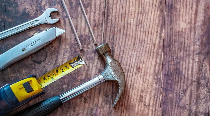 Gereedschap op een tafel